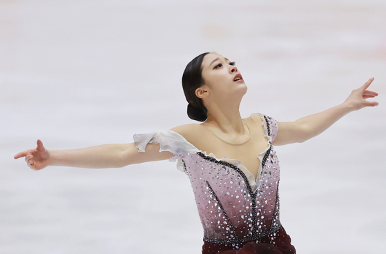 You Young performs her free skate program in the women's singles during the second leg of the Beijing Winter Olympic trials at Uijeongbu Indoor Ice Rink in Uijeongbu, Gyeonggi on Sunday. [YONHAP]