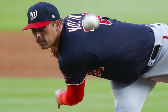 Sean Nolin pitches for the Washington Nationals in the first inning of an MLB game against the Atlanta Braves at Truist Park in Atlanta, Georgia on Sept. 8, 2021. [AFP/YONHAP]