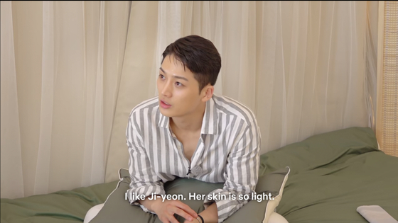 Moon Se-hoon, a male participant on “Single’s Inferno," comments on Shin's light skin. [SCREEN CAPTURE]