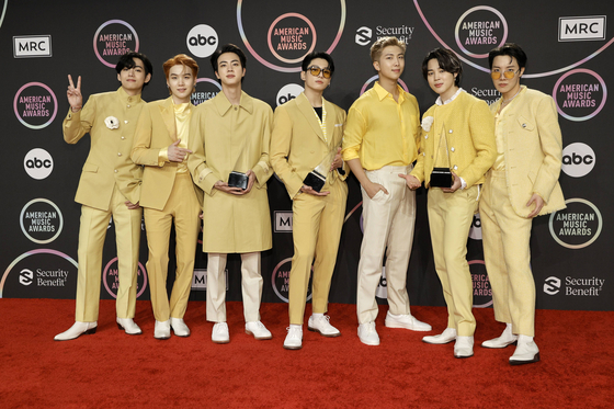 From left, Jin, Suga, V, Jungkook, RM, Jimin, and J-Hope of BTS, winners of the Favorite Pop Song, Favorite Pop Duo or Group, and Artist of the Year awards, pose in the press room during the 2021 American Music Awards at Microsoft Theater on November 21, 2021 in Los Angeles, California. [YONHAP]