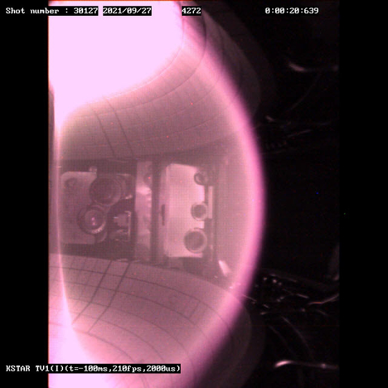 A picture within Kstar's tokamak shows the plasma state at over 100 million degrees Celsius. [KFE]