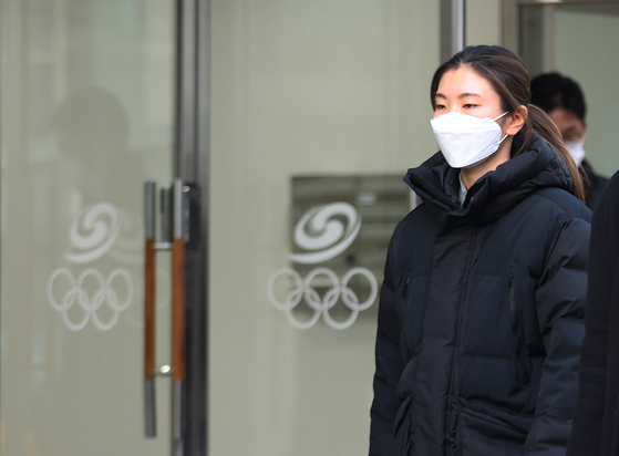 Shim Suk-hee arrives at the Korean Skating Union headquarters in Songpa, Southern Seoul on Dec.21. [YONHAP]