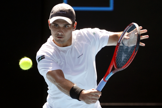 Marcos Giron of the United States plays a backhand return to Rafael Nadal of Spain during their first round match at the Australian Open in Melbourne on Jan. 17. [AP/YONHAP]
