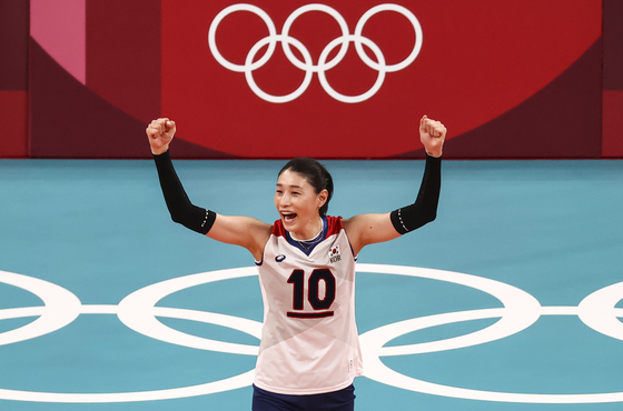 Kim Yeon-koung reacts during the bronze medal match against Serbia at the 2020 Tokyo Olympics on Aug. 2, 2021 at Ariake Arena in Tokyo. [YONHAP]