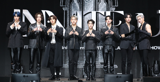 Boy band Pentagon poses for a photo during the media showcase for its EP ″IN:VITE U″ on Jan. 24. [CUBE ENTERTAINMENT]