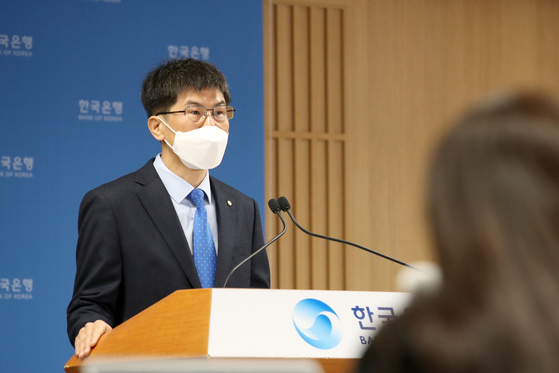 Hwang Sang-pil, director general of the central bank’s economic statistics department, speaks at an online press conference held Tuesday. [BANK OF KOREA] 