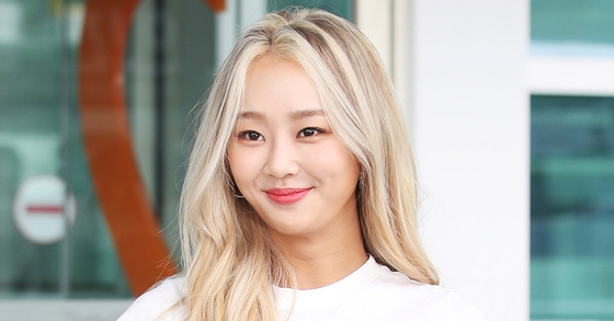 Singer Hyolyn tested positive Covid-19, according to JG Entertainment Wednesday. [ILGAN SPORTS]