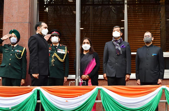 Members of the Indian Embassy in Korea, including Ambassador Sripriya Ranganathan, third from right, celebrate India’s 73rd Republic Day at the embassy in Seoul on Wednesday. The event was held virtually for most attendees, to abide by social distancing guidelines, and Korea's Minister of SMEs and Startups Kwon Chil-seung, Seoul Mayor Oh Se-hoon and vice chairpersons of India-Korea Parliamentary Friendship Group Reps. Lim Jong-seong and An Byung-gil sent their congratulatory messages to the embassy for the commemoration, which closed with an online cultural event hosted by the embassy. [EMBASSY OF INDIA IN KOREA]