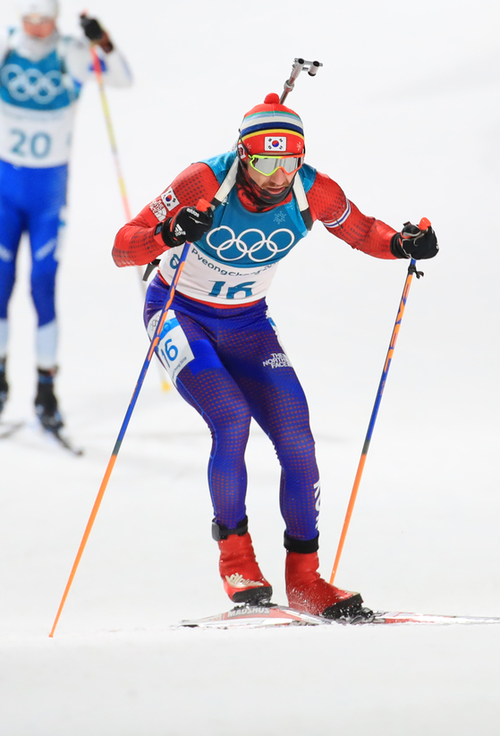 Timofei Lapshin competes in the 12.5-kilometer men's pursuit at the 2018 PyeongChang Olympics. [YONHAP] 
