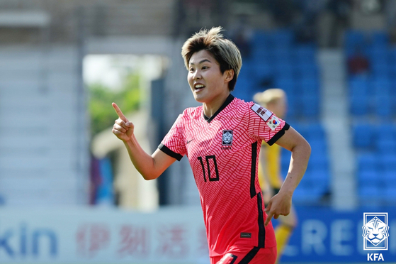 Ji So-yun celebrates scoring Korea's winning goal against Australia in the quarterfinals of the Asian Cup on Sunday at Shree Shiv Chhatrapati Sports Complex in Pune, India. [NEWS1]