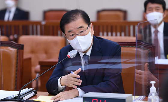 Foreign Minister Chung Eui-yong in this file photo on Oct. 20, 2021, responds to questions from lawmakers at the National Assembly in western Seoul. [NEWS1]