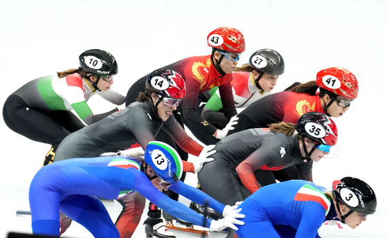 Athletes compete during the short track speed skating mixed team relay final at Capital Indoor Stadium in Beijing on Saturday. [XINHUA/YONHAP]