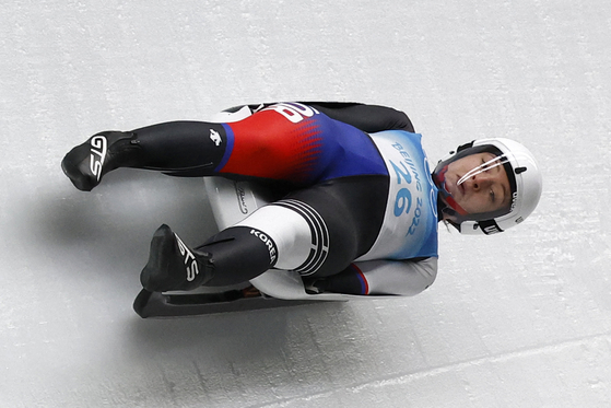 Aileen Christina Frisch in action during the second run of the women's luge competition at the National Sliding Centre in Beijing on Monday.  [REUTERS/YONHAP]