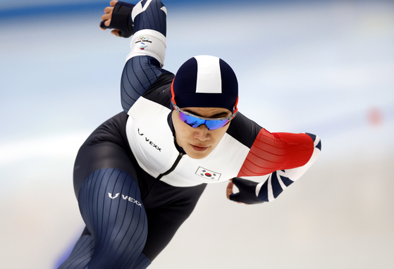 Kim Min-seok in action during the men's speed skating 1500-meter event at the Beijing 2022 Olympic Games in Beijing on Tuesday. [EPA/YONHAP]