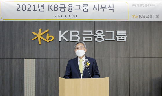 KB Financial Group Chairman Yoon Jong-kyoo gives a speech on Jan. 4. [KB FINANCIAL GROUP]