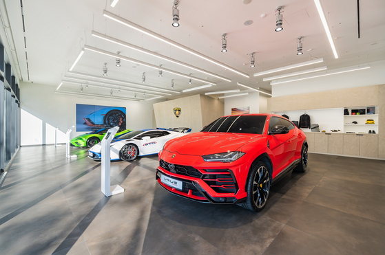 Lamborghinis are on display at the Italian automaker's second Korean showroom, which opened Tuesday in Dongdaemun District, central Seoul. Its first showroom is located in Samseong-dong, southern Seoul. 