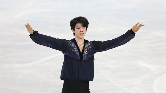 Cha Jun-hwan reacts after performing his free skate program at Capital Indoor Stadium in Beijing on Thursday. [NEWS1]
