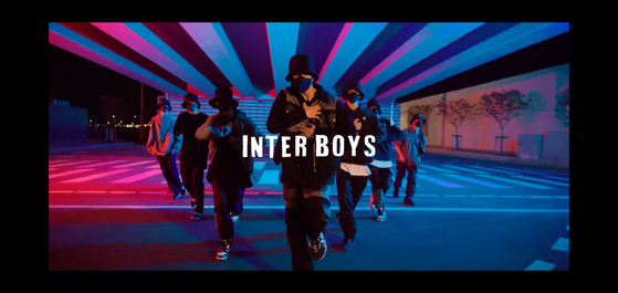 Since last summer, under the tentative group name Inter Boys, Trendz caught attention on YouTube with dance cover videos of already well-known K-pop numbers. [SCREEN CAPTURE]