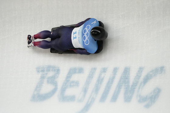 Yun Sung-bin competes in the men's skeleton event at the Yanqing National Sliding Centre during the Beijing Olympics in Beijing. [AP/YONHAP]