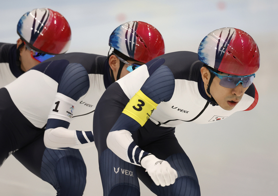 From front to back, Lee Seung-hoon, Chung Jae-won and Kim Min-seok in action during the men's speed skating team pursuit quarter finals at the Beijing 2022 Olympic Games in Beijing on Sunday. [EPA/YONHAP]