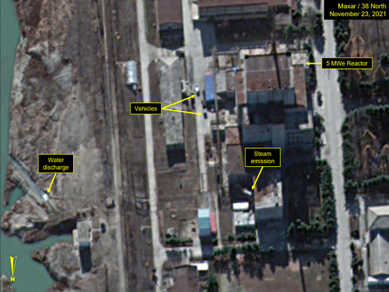 Satellite imagery analysis of the Yongbyon nuclear complex by 38 North in November, which shows signs that the reactor at the facility is in operation again. [YONHAP]