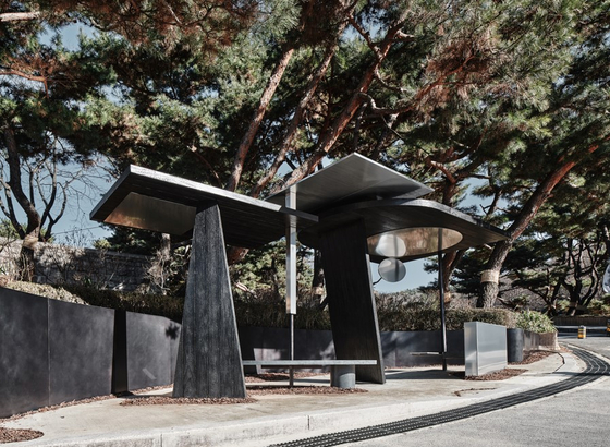 One of the new bus stops for the National Museum of Modern and Contemporary Art’s (MMCA) Gwacheon branch. This one is located in the main gates of the museum. [MMCA]