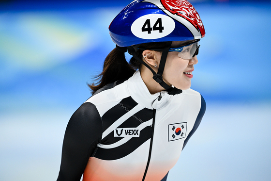 Kim A-lang reacts during the women's 1,5000 meters semifinal during the short track speed skating competition at the 2022 Winter Olympics on Wednesday at Capital Indoor Stadium in Beijing. [XINHUA/YONHAP]
