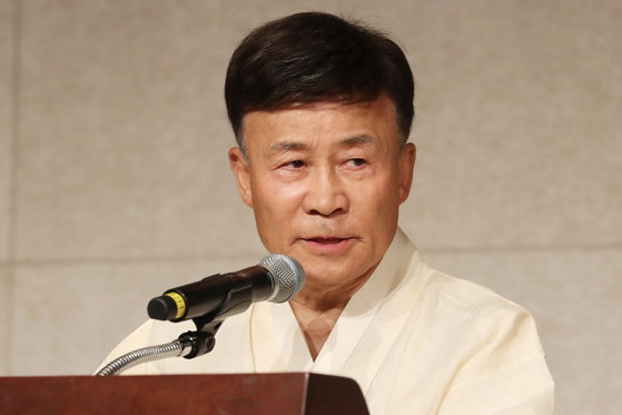 In his file photo, Kim Won-wung, chairman of the Heritage of Korean Independence, gives a speech during his inauguration ceremony on June 7, 2019. Kim, accused of misappropriating the organization's funds, stepped down Wednesday. [YONHAP]