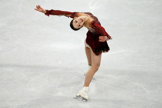 Kim Ye-lim performs an Ina Bauer in the women's free skate program during the figure skating competition at the 2022 Winter Olympics on Thursday. [AP/YONHAP] 