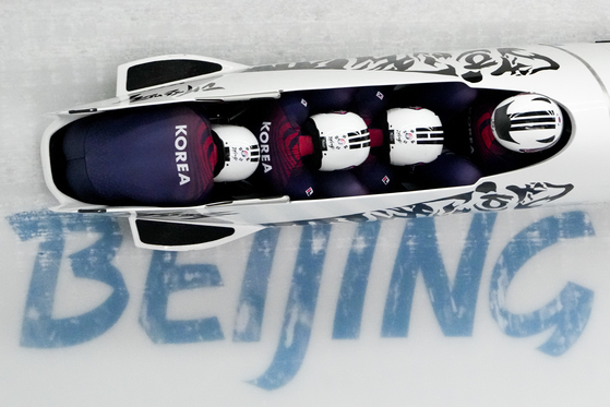 Won Yun-jong, Kim Jin-su, Jung Hyun-woo and Kim Dong-hyun race the first heat of the four-man bobsleigh event at the 2022 Winter Olympics on Saturday at Yanqing National Sliding Centre . [AP/YONHAP]