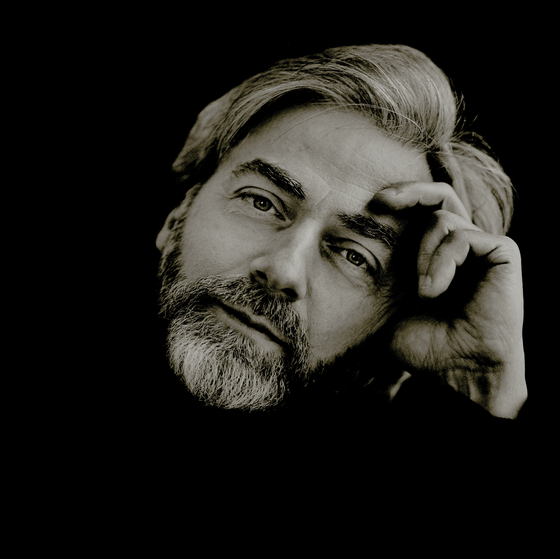Polish pianist Krystian Zimerman, who is described as one of the greatest pianist of his generation, is visiting Korea for the first time in three years for a tour in four cities. [KASSKARA, DGG] 