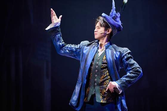 Korean production of a comedy musical ″Something Rotten!″ is being staged at the Universal Arts Center. Yang Yo-seop or Higlight, plays the role of Nigel Bottom. [CLIP SERVICE]
