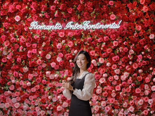 The rose wall at the Grand InterContinental Seoul Parnas in Gangnam District, southern Seoul. [GRAND INTERCONTINENTAL SEOUL PARNAS]