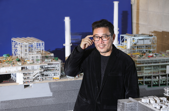 Architect Cho Min-suk poses in front of a model for Danginri Culture Space he designed during a recent interview with the JoongAng Sunday. [KIM KYUNG-BIN]