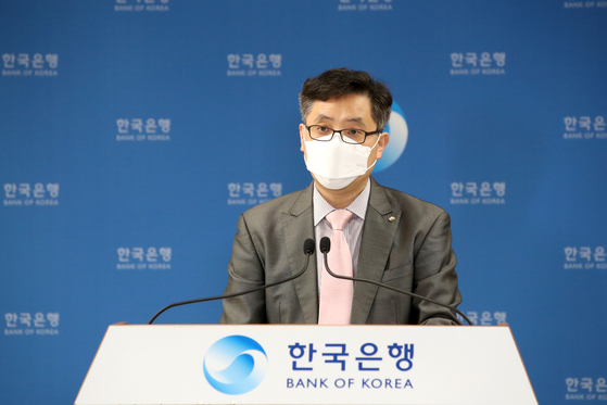 Choi Jung-tae, head of the national accounts coordination team at the Bank of Korea, speaks at a press conference held Thursday. [BANK OF KOREA]