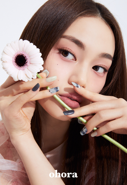 ohora expands its business into overseas market with fascinating gel nail products. [OHORA]