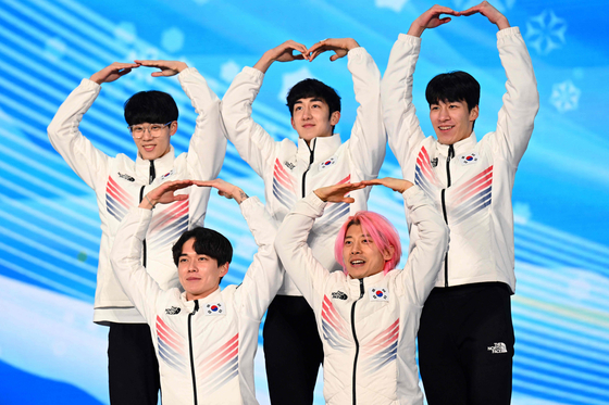 From left, Lee June-seo, Kim Dong-wook, Park Jang-hyuk, Kwak Yoon-gy and Hwang Dae-heon celebrate on the podium after winning the men's short track speed skating 5,000-meter relay silver medal at the Beijing Medals Plaza in Beijing on Feb.17. [AFP/YONHAP]