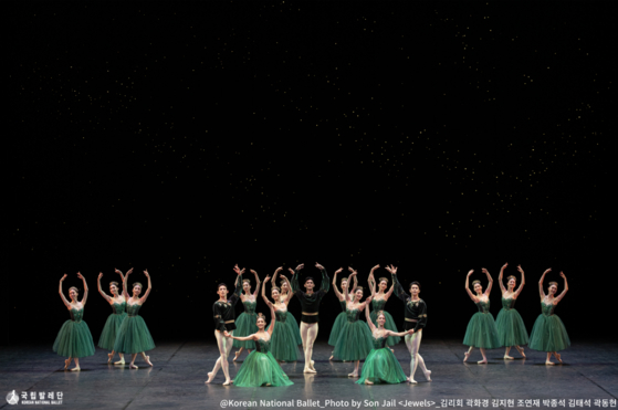 A scene from "Emeralds" of the "Jewels" by the Korean National Ballet. Dancers visibly enjoy being on stage. [KNB]