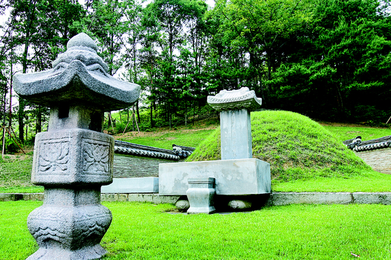 Tomb of Royal Consort Huibin Jang [JOONGANG PHOTO]