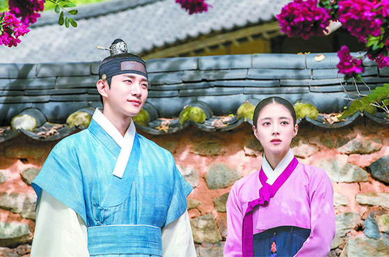 MBC’s “The Red Sleeve” (2021-22) focuses on romantic relationship between King Jeongjo (1752-1800) of Joseon and his beloved concubine Uibin Seong (1753-86). [MBC]