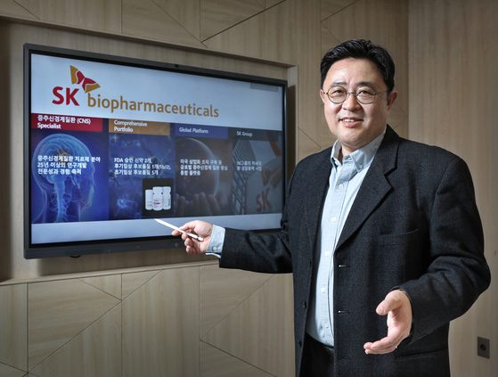 SK Biopharmaceuticals Vice President Maeng Cheol-young, who also serves as the chief of the company’s drug research and development division, poses for a photo after an interview with the Korea JoongAng Daily on March 2. [PARK SANG-MOON]