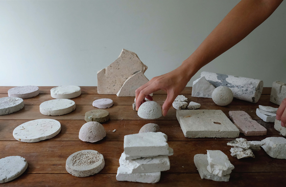 Studio newtab-22, a designer duo based in London, showcases ″Project Sea Stone″ at Gallery Moon of the Dongdaemun Design Plaza (DDP). [SEOUL DESIGN FOUNDATION]
