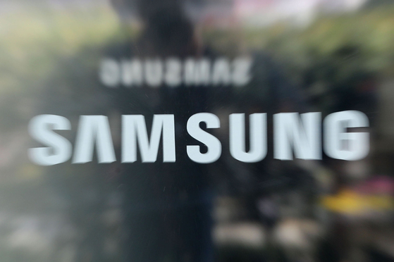 Samsung Electronics' logo printed on the company's Seocho office in southern Seoul [NEWS1]