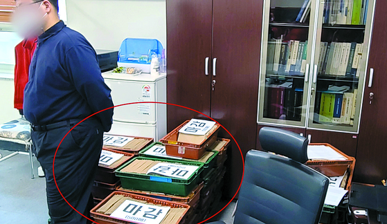 What appears to be early voting ballots are stored in plastic containers in the office of the secretary general of the Bucheon Election Commissions in Bucheon, Gyeonggi, instead of a ballot box under CCTV surveillance, according to a photo released by the main opposition People Power Party (PPP) Tuesday. [NEWS1]