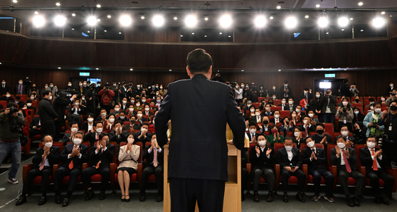 President-elect Yoon Suk-yeol gives a speech at the National Assembly Library in Yeouido, western Seoul, on Thursday. [JOINT PRESS CORPS]