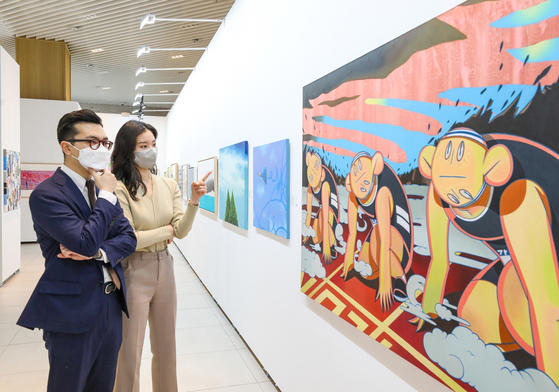 K Auction on Tuesday opened a special six-day art market in conjunction with Hyundai Department Store at Hyundai Seoul in Yeouido, western Seoul.  The show called 