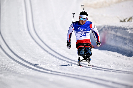 Shin Eui-hyun competes in the men's middle distance sitting biathlon event on Tuesday at the Zhangjiakou National Biathlon Centre during the Beijing 2022 Winter Paralympic Games. [AFP/YONHAP] 