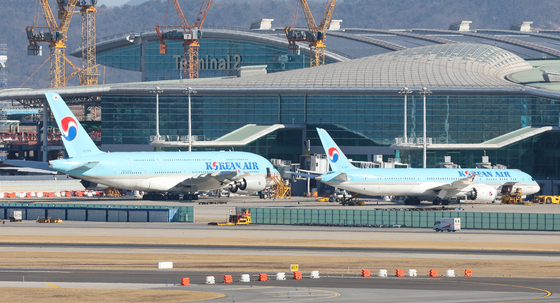 Planes are parked at Incheon International Airport. [NEWS1]