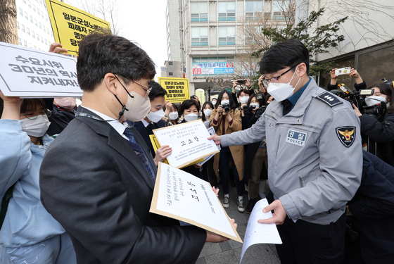 Lawyers representing a coalition of civic groups supporting Korean women forced into sexual slavery by Japanese troops during World War II file complaints with the Jongno police on Wednesday in central Seoul. The coalition accused several far-right activists and YouTubers of obstructing their weekly rallies and insulting the ″comfort women″ victims. [YONHAP]