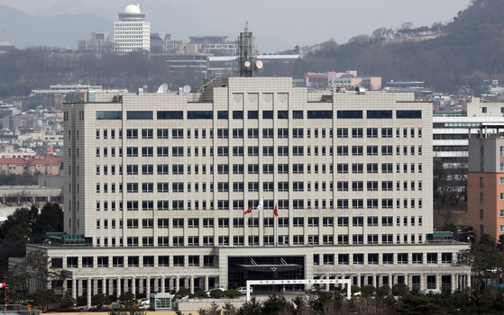The exterior of the Ministry of National Defense in Yongsan District, central Seoul, is pictured Thursday. The Defense Ministry compound is President-elect Yoon Suk-yeol's top choice to house his presidential office. [NEWS1]
